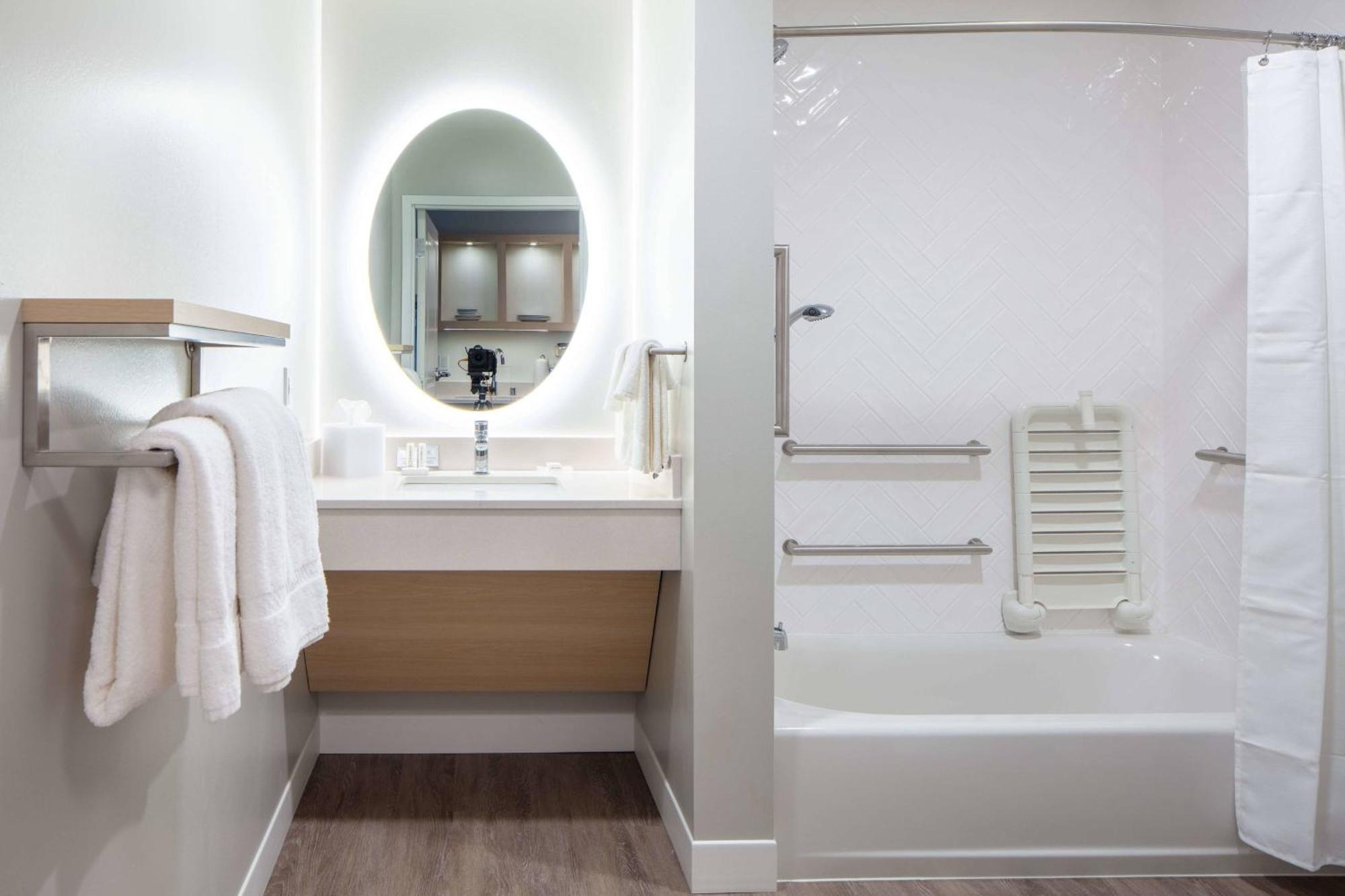 Towneplace Suites By Marriott Milwaukee West Bend מראה חיצוני תמונה